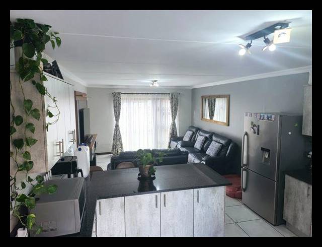 3 BEDROOM TOWNHOUSE FOR SALE IN GOEDEBURG